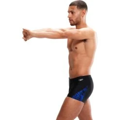 Speedo Allover V-Cut Aquashort - Black/chroma Blue -Speedo speedo allover v cut aquashort black chroma blue 5 1427275